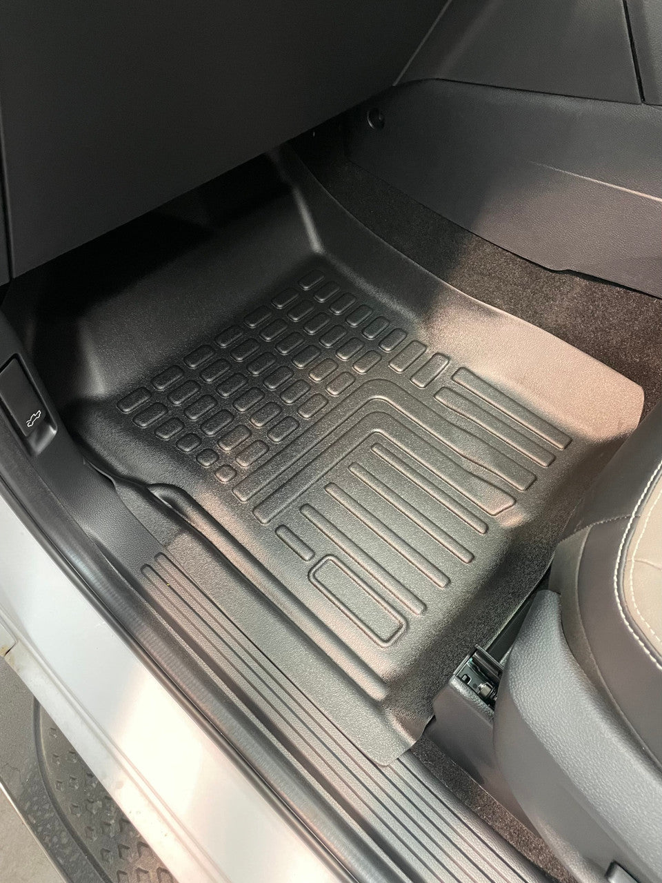 Deep Dish Floor matts to suit Isuzu Dmax 2021 to current